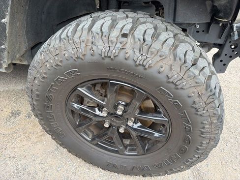 Used 2023 Jeep Gladiator Sport image 10