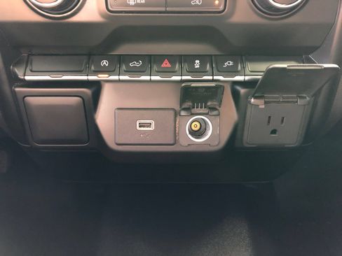 Used 2020 Chevrolet Silverado 1500 Custom w/ Custom Value Package AWD/4WD image 23
