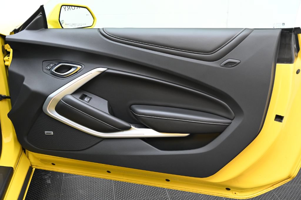 Used 2018 Chevrolet Camaro SS RWD image 23