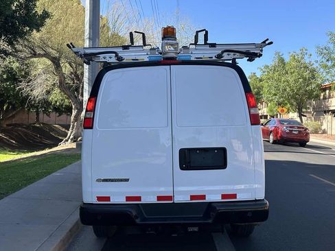 Used 2017 Chevrolet Express 2500 RWD image 7
