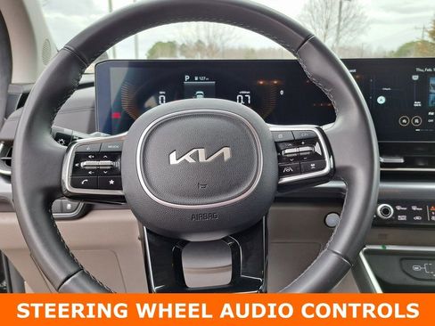 Used 2025 Kia Carnival image 11