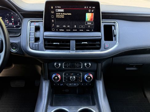 Used 2024 GMC Yukon XL AT4 w/ Technology Package image 6