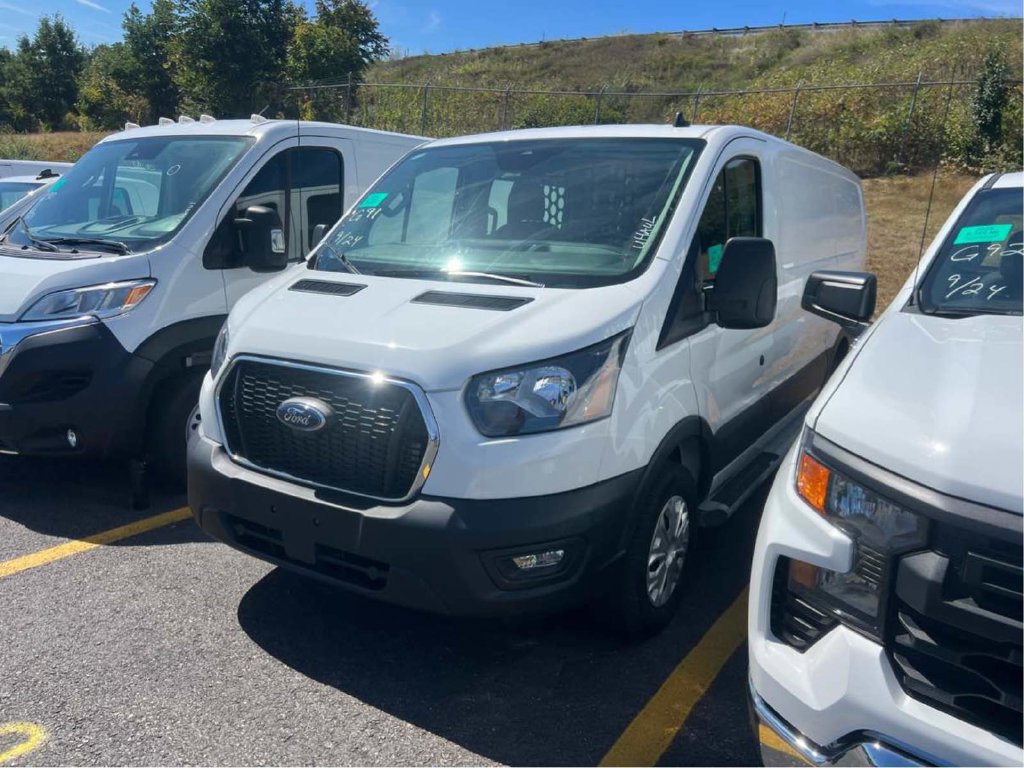Used 2025 Ford Transit 250 Low Roof w/ Exterior Upgrade Package RWD image 3