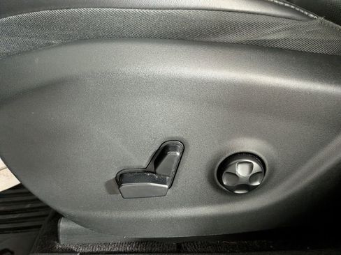 Used 2019 Jeep Cherokee Limited image 19