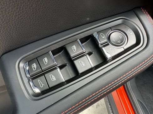 Used 2025 Porsche Macan image 15