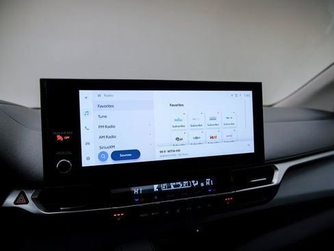 Used 2025 Toyota Sienna XLE image 21