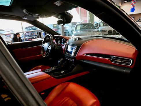 Used 2020 Maserati Levante image 25