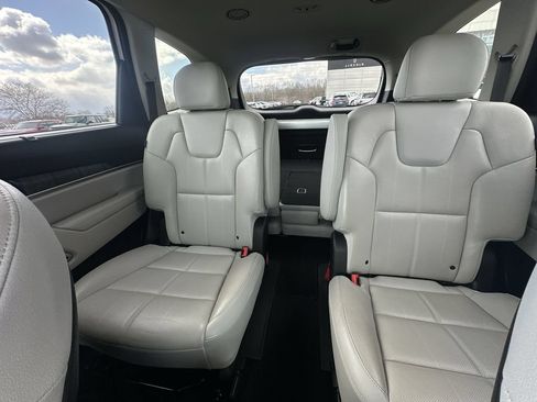 Used 2024 Kia Telluride EX w/ EX Captain's Chair Package FWD image 13