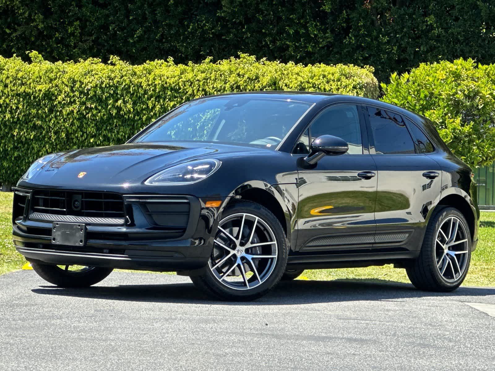 Certified 2025 Porsche Macan AWD/4WD image 1