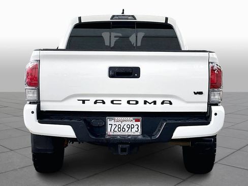 Used 2022 Toyota Tacoma TRD Off-Road image 4