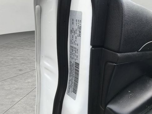 Used 2018 Jeep Grand Cherokee Altitude image 29