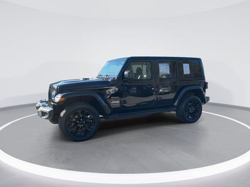 Used 2022 Jeep Wrangler Unlimited Sahara w/ Cold Weather Group image 4