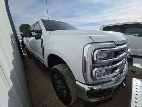 Used 2024 Ford F250 Lariat w/ FX4 Off-Road Package image 9