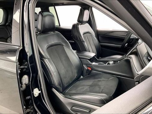 Used 2023 Jeep Grand Cherokee Altitude AWD/4WD image 7