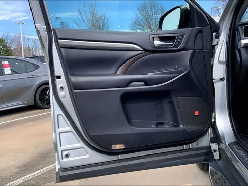 Used 2019 Toyota Highlander Limited Platinum image 21