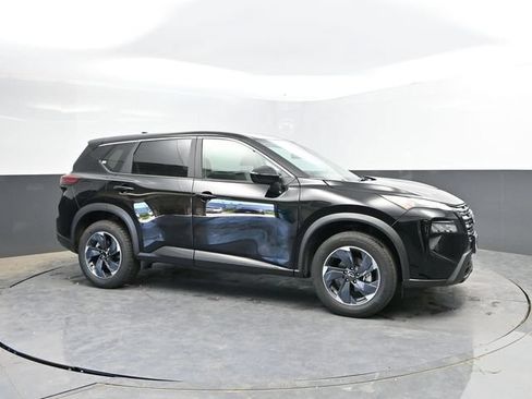 Used 2025 Nissan Rogue SV AWD/4WD image 3