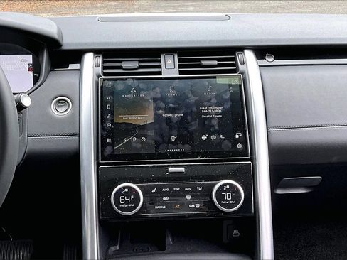 Used 2024 Land Rover Discovery S image 9