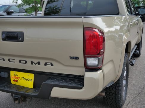 Certified 2019 Toyota Tacoma SR5 AWD/4WD image 18