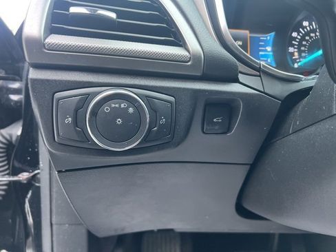 Used 2017 Ford Fusion SE w/ Fusion SE Technology Package image 23