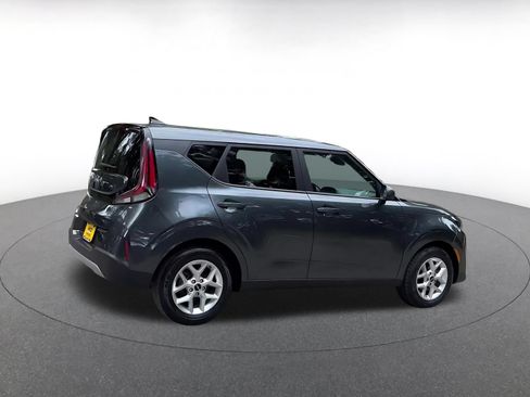 Used 2025 Kia Soul LX w/ LX Technology Package FWD image 15