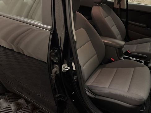 Used 2017 Kia Forte LX image 19