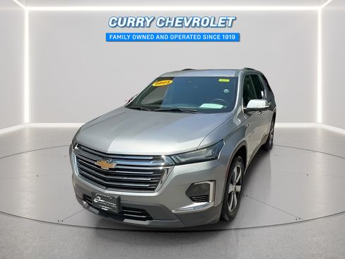 Used 2023 Chevrolet Traverse LT w/ LT Premium Package AWD/4WD image 3