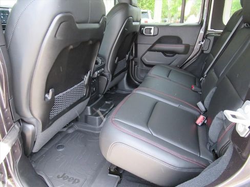 New 2026 Jeep Wrangler Unlimited Rubicon AWD/4WD image 33