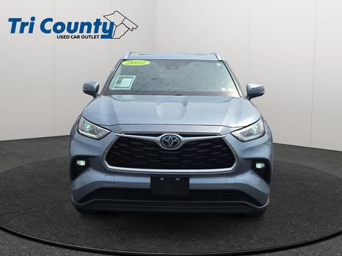 Used 2022 Toyota Highlander Limited FWD image 2