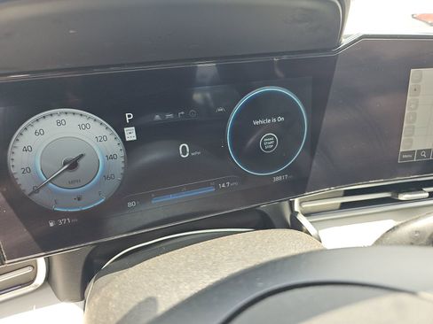 Used 2025 Hyundai Elantra Limited FWD image 10