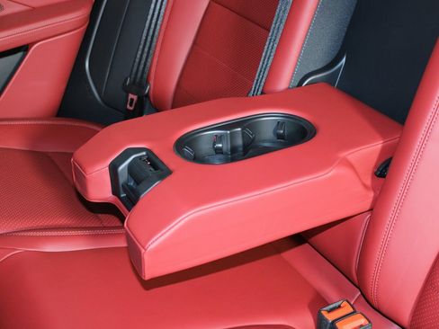 Certified 2025 Porsche Macan 4S Electric image 37