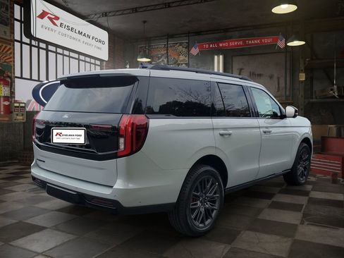 New 2025 Ford Expedition Platinum w/ Stealth Performance Package AWD/4WD image 4