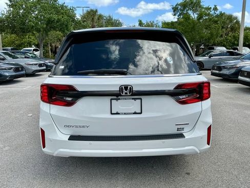 New 2026 Honda Odyssey Touring image 5