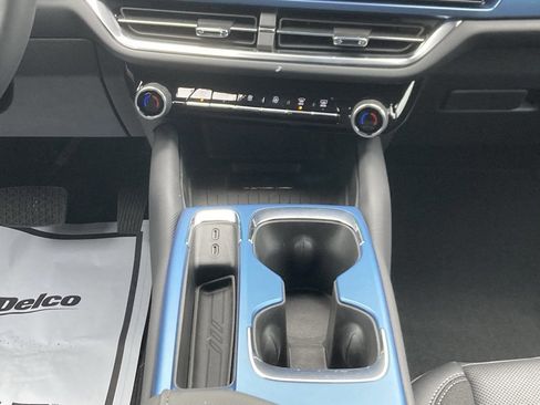 New 2026 Chevrolet Equinox EV LT image 18