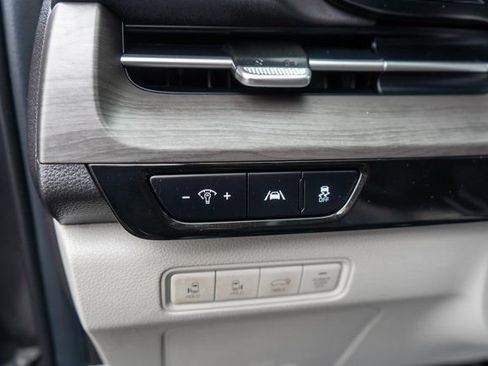 Used 2024 Kia Carnival EX FWD image 23