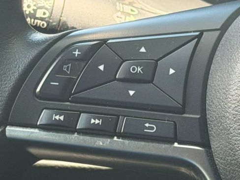 Used 2025 Nissan Sentra SV FWD image 14