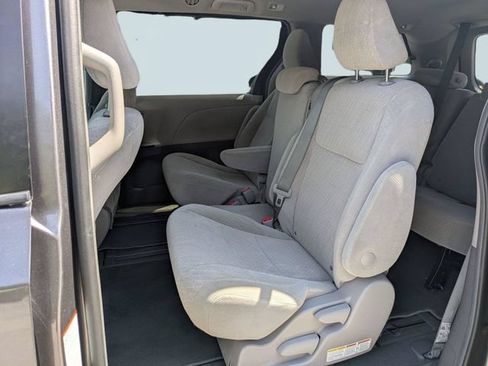 Used 2019 Toyota Sienna LE FWD image 14