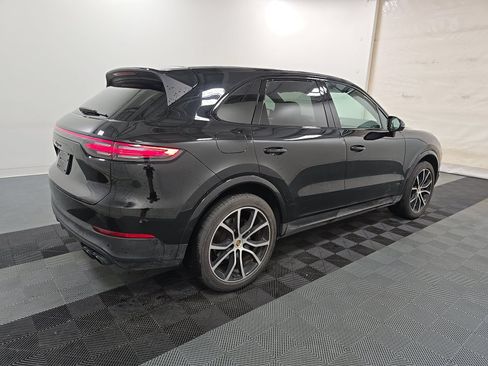 Used 2023 Porsche Cayenne AWD/4WD image 6