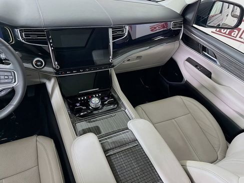 Used 2022 Jeep Wagoneer Series III w/ Premium Group I AWD/4WD image 29