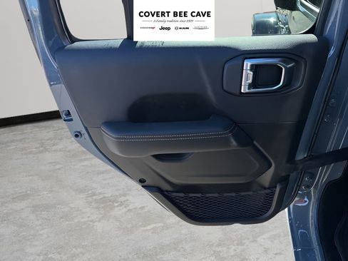 New 2026 Jeep Gladiator Sport image 18