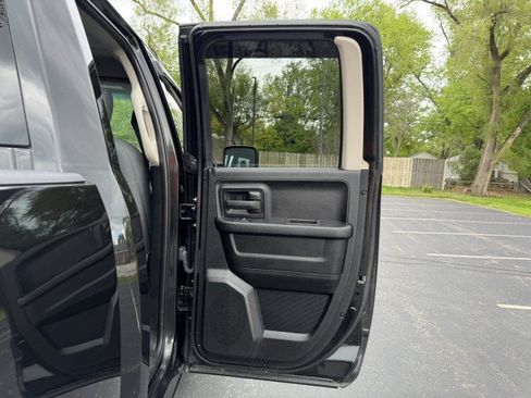 Used 2018 RAM 1500 Express AWD/4WD image 26