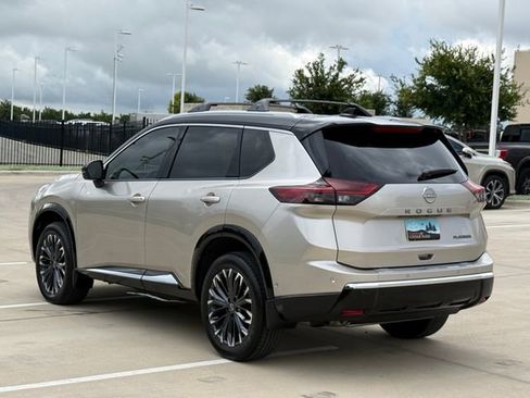 Used 2025 Nissan Rogue Platinum FWD image 3