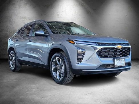 New 2026 Chevrolet Trax LT image 2