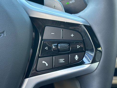 Used 2025 BMW 330i Sedan w/ Premium Package image 31