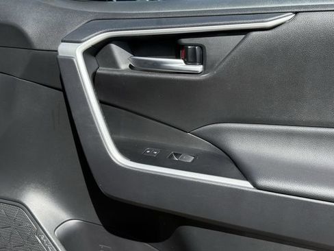 Used 2025 Toyota RAV4 XLE FWD image 28