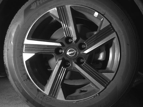 Used 2025 Nissan Sentra SV FWD image 13