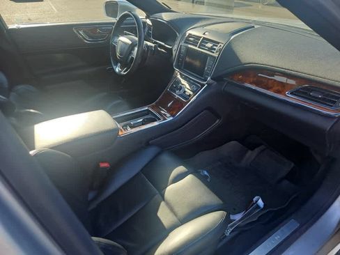 Used 2017 Lincoln Continental Select FWD image 11