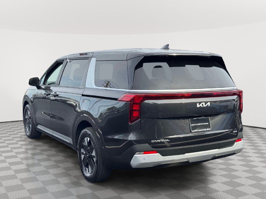 Used 2026 Kia Carnival LXS FWD image 4