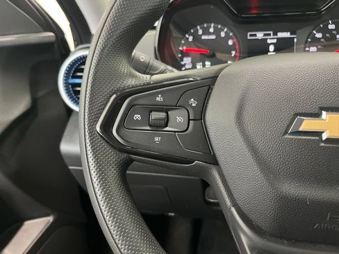 Used 2024 Chevrolet Trax LS w/ LS Convenience Package FWD image 6