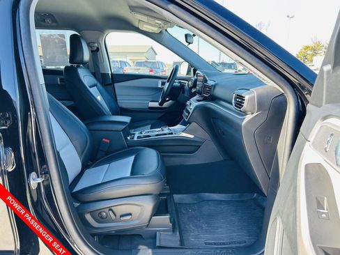 Used 2023 Ford Explorer XLT w/ Equipment Group 202A image 33