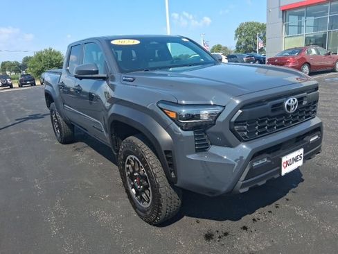 Used 2024 Toyota Tacoma TRD Off-Road w/ TRD Off Road Premium Package AWD/4WD image 4